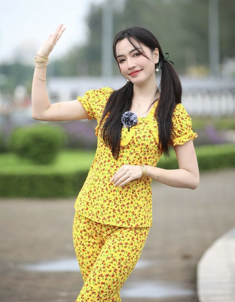 Bích Phương theo đuổi chế độ hạn chế tinh bột, không ăn khuya, tiêu thụ nhiều rau và trái cây để cải thiện làn da, vóc dáng. Cô khá hài lòng với dung mạo hiện tại.
