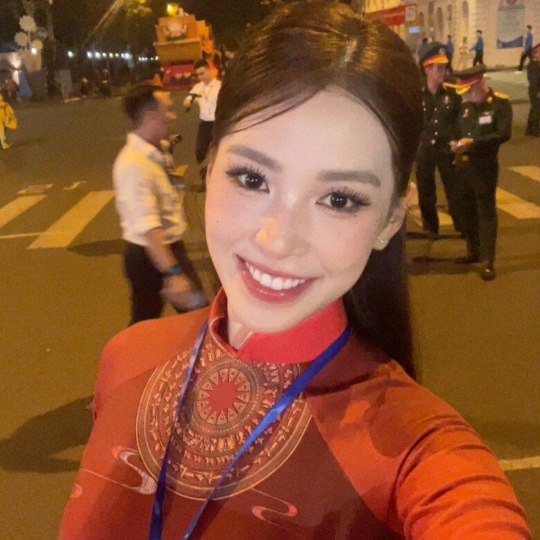 Tiểu Vy khoe cẩn cạnh nhan sắc ngọt ngào và đỉnh cao với tông trang điểm trong trẻo.