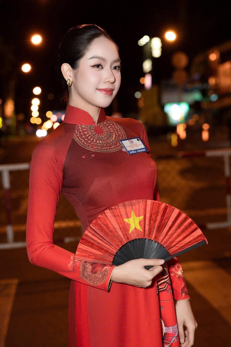 Thanh Thuỷ xuất hiện xinh đẹp và nhận được nhiều lời khen có cánh từ mọi người.