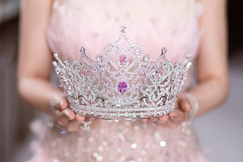 So Kè Vương Miện 2 Cuộc Thi Hot Nhất Vbiz Sắp Bước Vào Chung Kết, 1 Chiếc Được Giữ Luân Lưu Vì Lý Do Gì? 4 Đây Chính Là Ánh Hào Quang Rực Rỡ Mở Ra Hành Trình Rạng Rỡ Việt Nam Cho Tân Hoa Hậu Việt Nam 2024, Đánh Dấu Một Kỷ Nguyên Nhan Sắc Đầy Tự Hào Và Cảm Hứng.