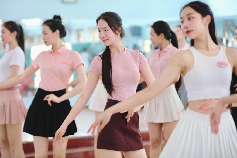 Những mỹ nhân nào sẽ đăng quang các ngôi vị danh giá Hoa Á hậu Việt Nam.