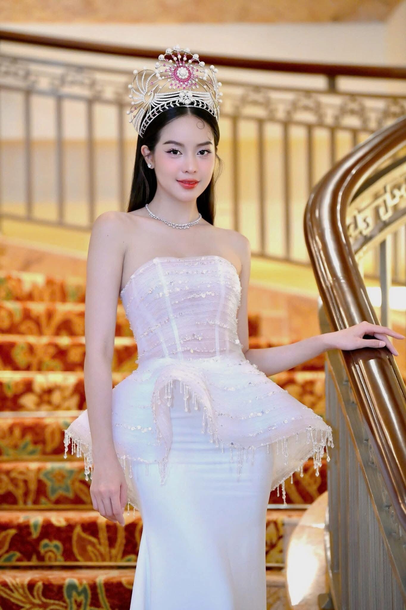 Thanh Thuỷ cũng chính là đại diện cho vẻ đẹp nhân tạo mà vô cùng tự nhiên.