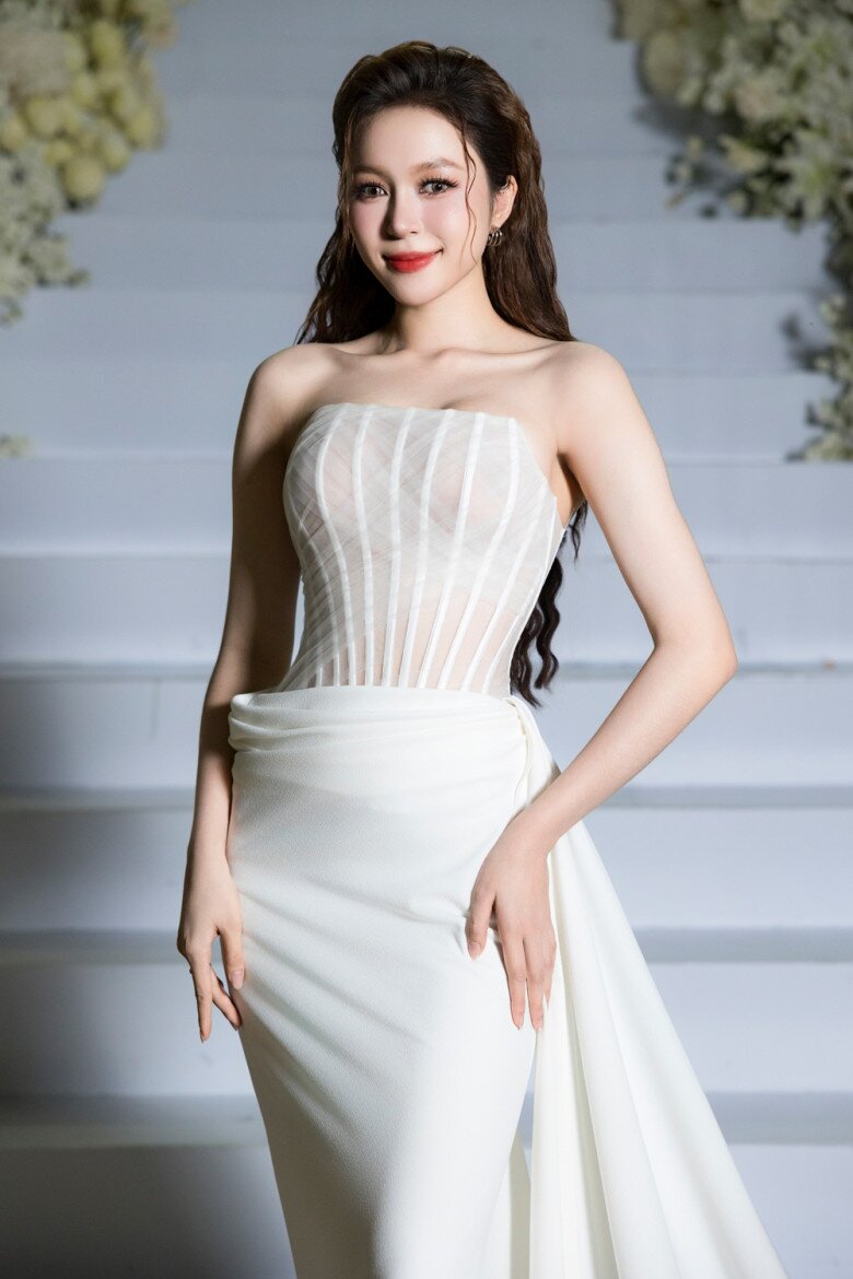 Hoa hậu Quốc gia Việt Nam Võ Kiều Duy nữ tính với chiếc váy cúp ngực dựng phom corset 3D.