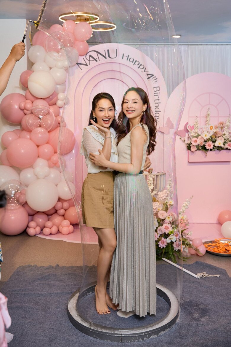 Chiều cao tương đồng, nụ cười rạng rỡ và dung mạo ngọt ngào của cặp đôi đồng điệu đến không ngờ.