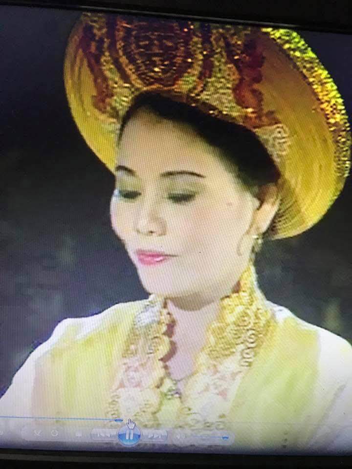 Thanh xuân tươi đẹp và năng động, có thể nói Hà Hồ được thừa hưởng tài năng và sự tự tin trên sân khấu giống mẹ.