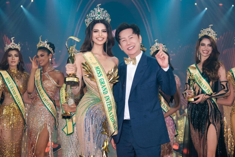 Ông Nawat ra thông báo khẩn để tước vương miện của nàng hậu này.