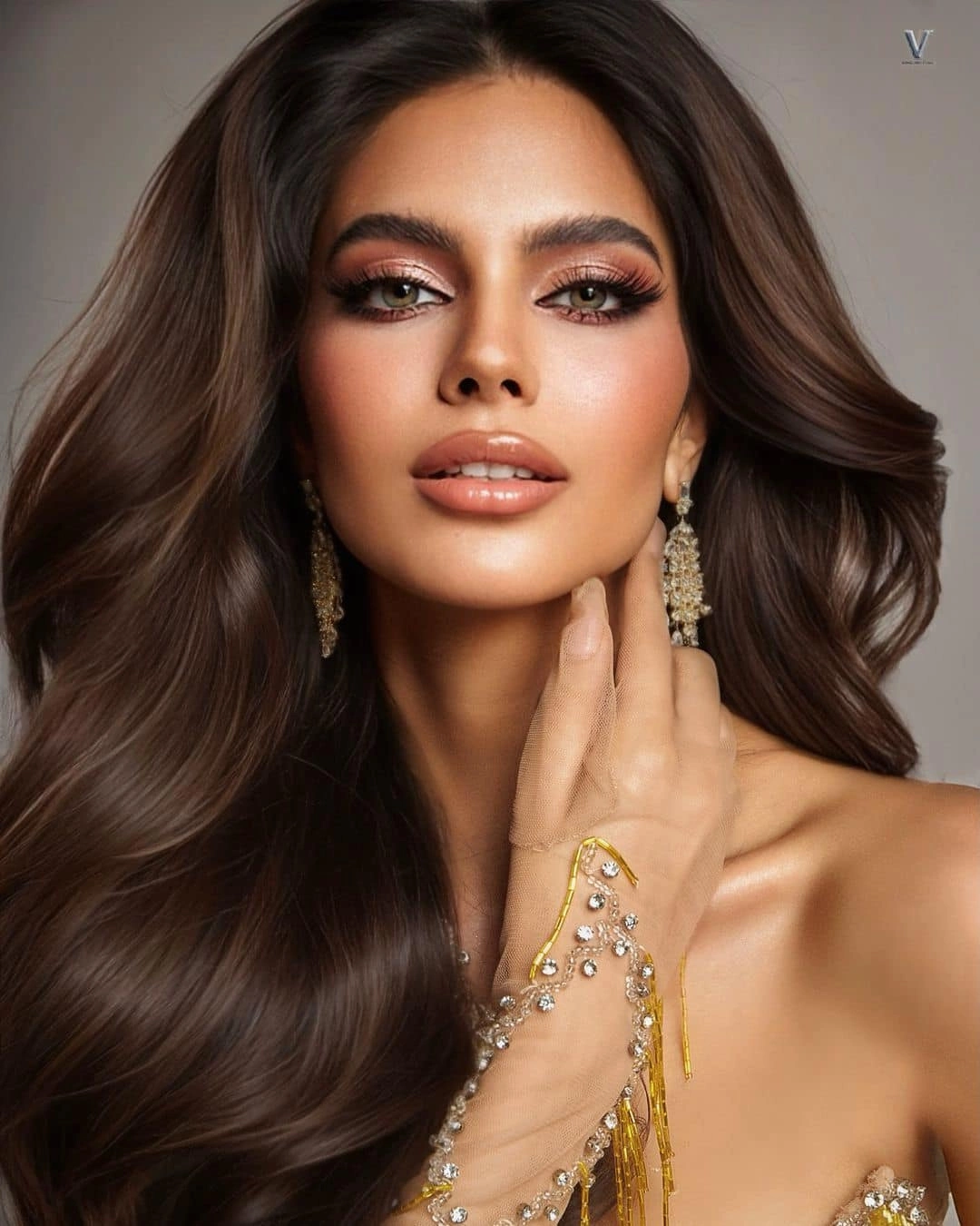 Người đẹp Ấn Độ Rachel Gupta từng vượt qua 68 thí sinh để đăng quang Miss Grand International 2024. Cô nhận vương miện từ đương kim hoa hậu người Peru - Luciana Fuster. 