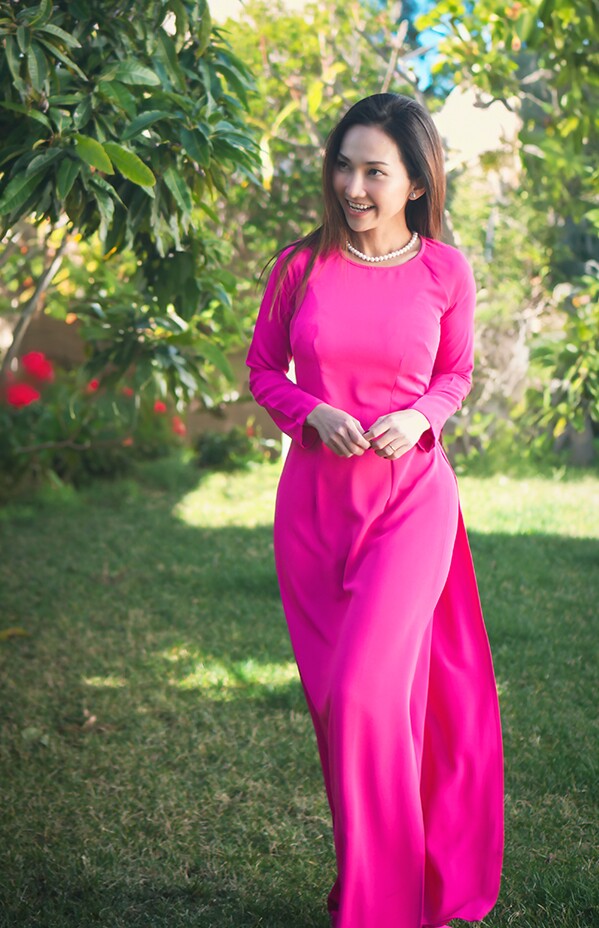 Kim Hiền cũng yêu thích được diễn những chiếc áo dài truyền thống trong những dịp đặc biệt ở đất khách quê người!