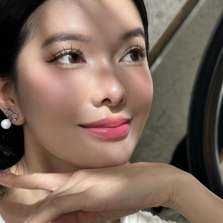 Cận cảnh vẻ đẹp hiện tại của cô nàng này.