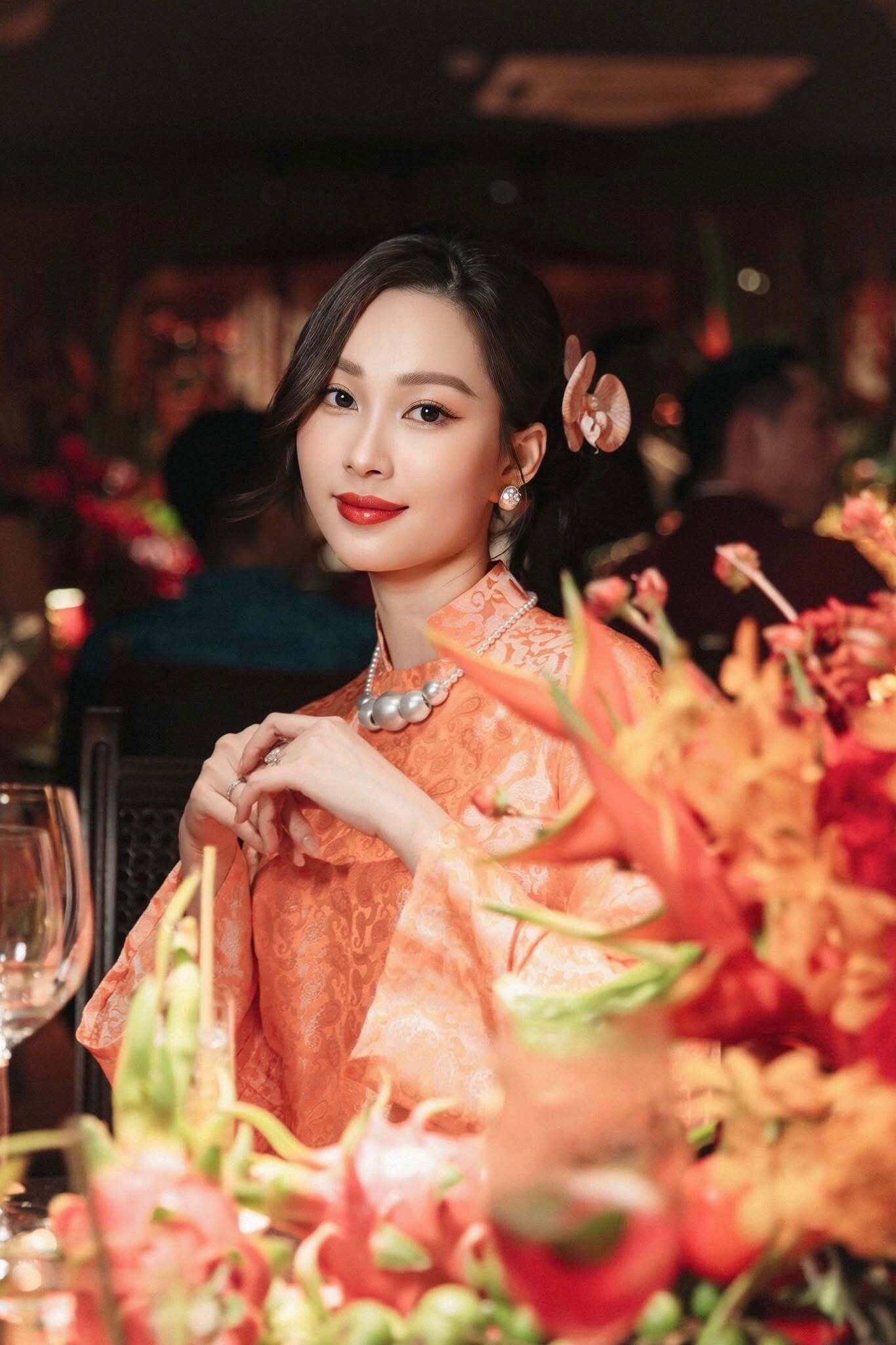 Giờ đây bà mẹ hai con đã có cuộc sống an yên ít hoạt động showbiz hơn hẳn trước đây.