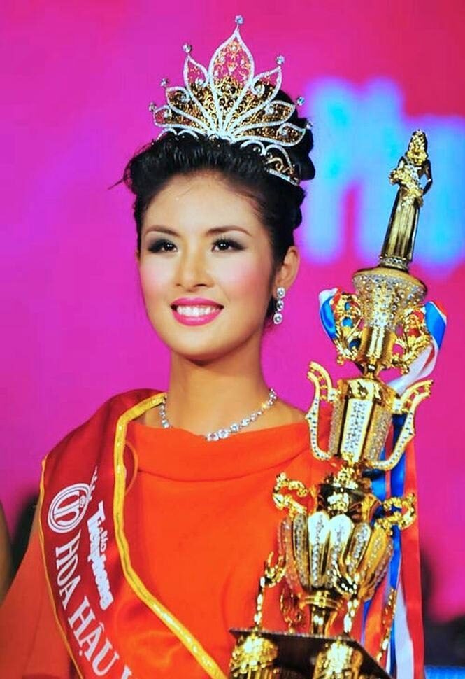Năm 2010, sau khi đăng quang Hoa hậu Việt Nam, Ngọc Hân từng được mời dự thi Hoa hậu Thế giới nhưng cô từ chối vì trùng với hoạt động Đại lễ 1000 năm Thăng Long. 