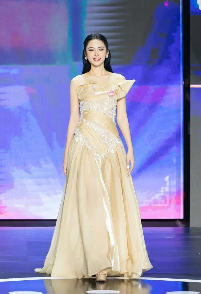 Á hậu 2 là Nguyễn Thị Vân Nhi. Cô quê Hải Phòng, cao 1,74 m, số đo ba vòng lần lượt là 82-63-95 cm. Cô được nhiều khán giả khen gương mặt, phong thái rạng rỡ trên sân khấu. Thí sinh 20 tuổi, đang là sinh viên Đại học tư thục Phenikaa, Hà Nội.