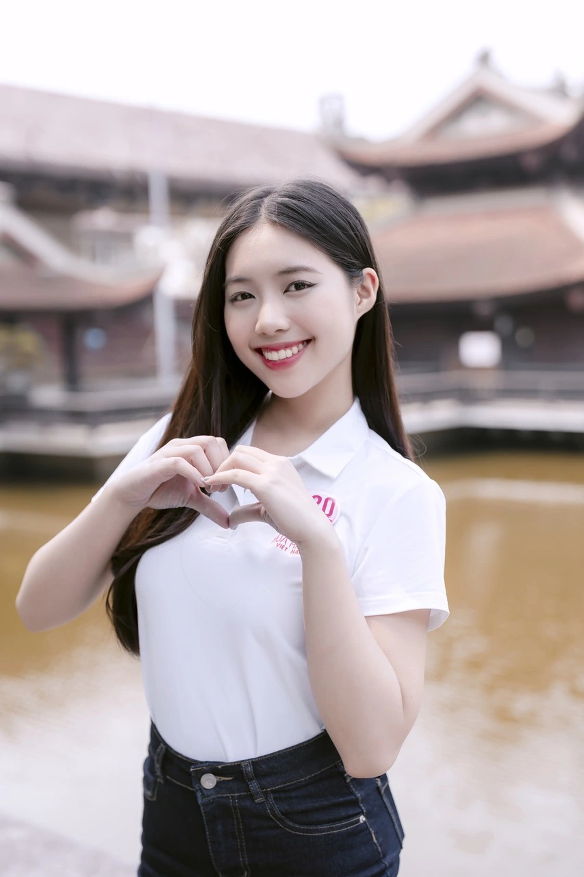 Hình ảnh nhẹ nhàng và trong sáng của cô nàng Châu Anh trong hành trình chinh phục vương miện.