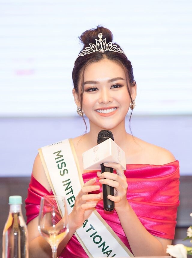 Á hậu Tường San xinh đẹp và ngọt ngào trong mọi khoảnh khắc.