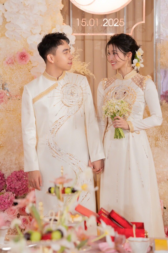 Chồng của Phương Nhi sinh năm 2000, là gương mặt trẻ trong giới doanh nhân. Mới 25 tuổi, anh đã đảm nhiệm nhiều vị trí quan trọng trong các doanh nghiệp thuộc hệ sinh thái VinGroup. 