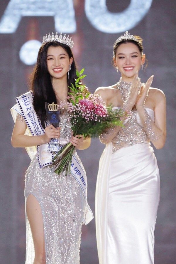 Phương Nhi năm nay 23 tuổi, từng đại diện Việt Nam thi Miss International năm 2023 và lọt top 15 chung cuộc.