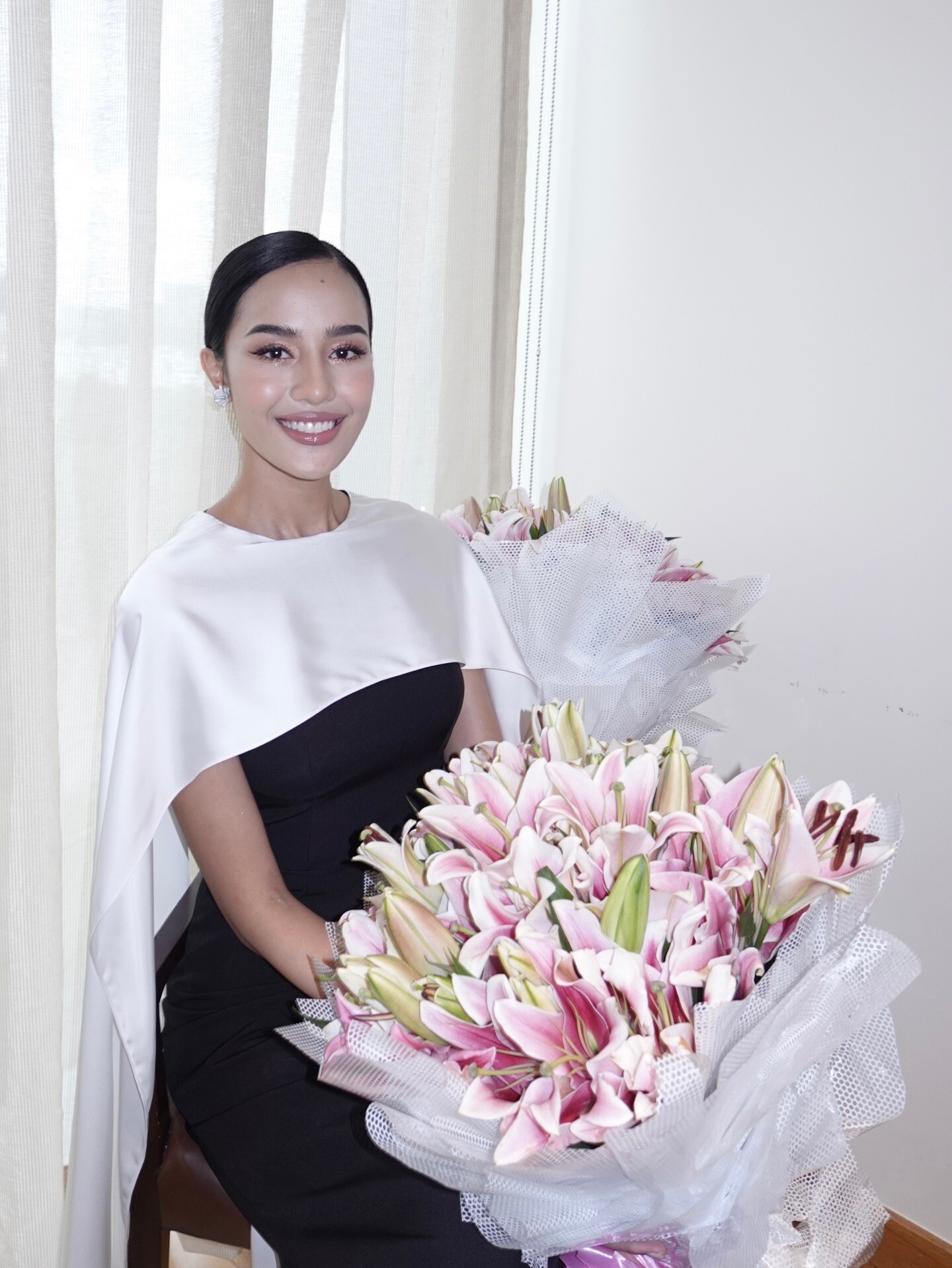Nàng hậu yêu thích những set đồ tối giản và kín đáo.