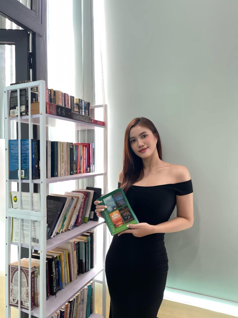 Cô cũng dành thời gian để học tập chăm chỉ.