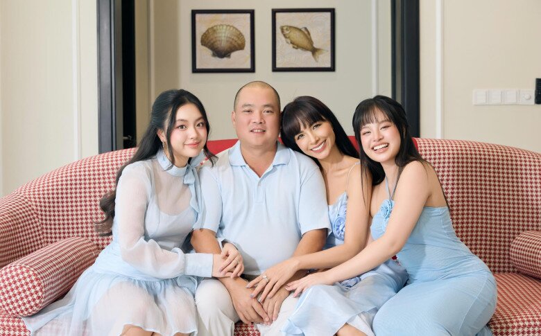 Cả nhà lại xinh đẹp và tươi mới với loạt trang phục màu xanh pastel mát mắt ngày hè.