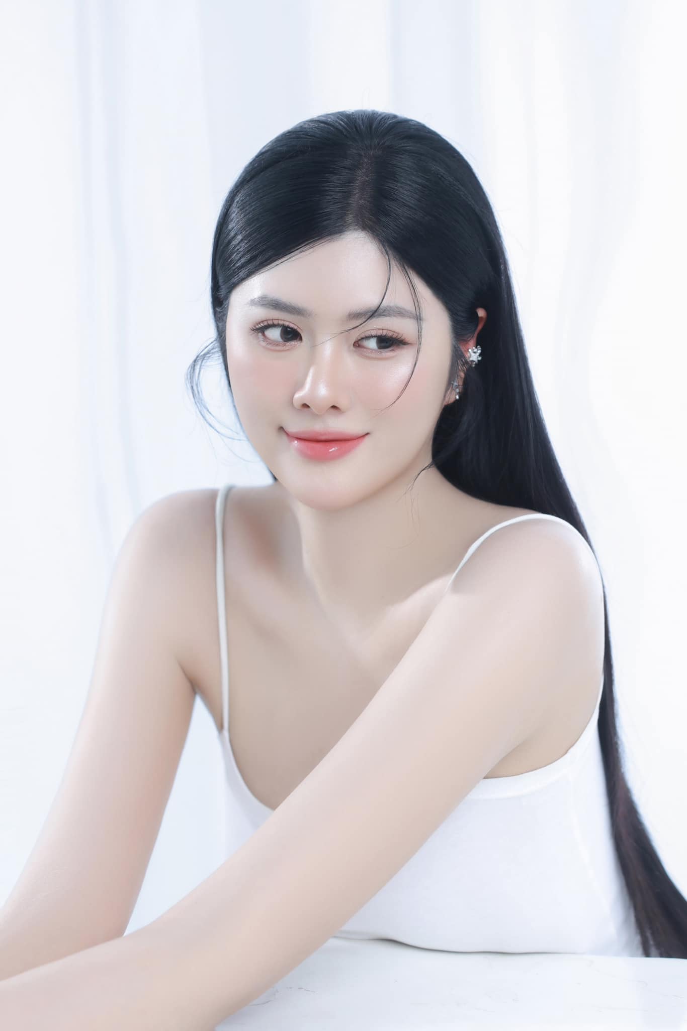 Cô nàng là đàn em của Ngọc Trinh trong công ty người mẫu thời điểm mới vào nghề.