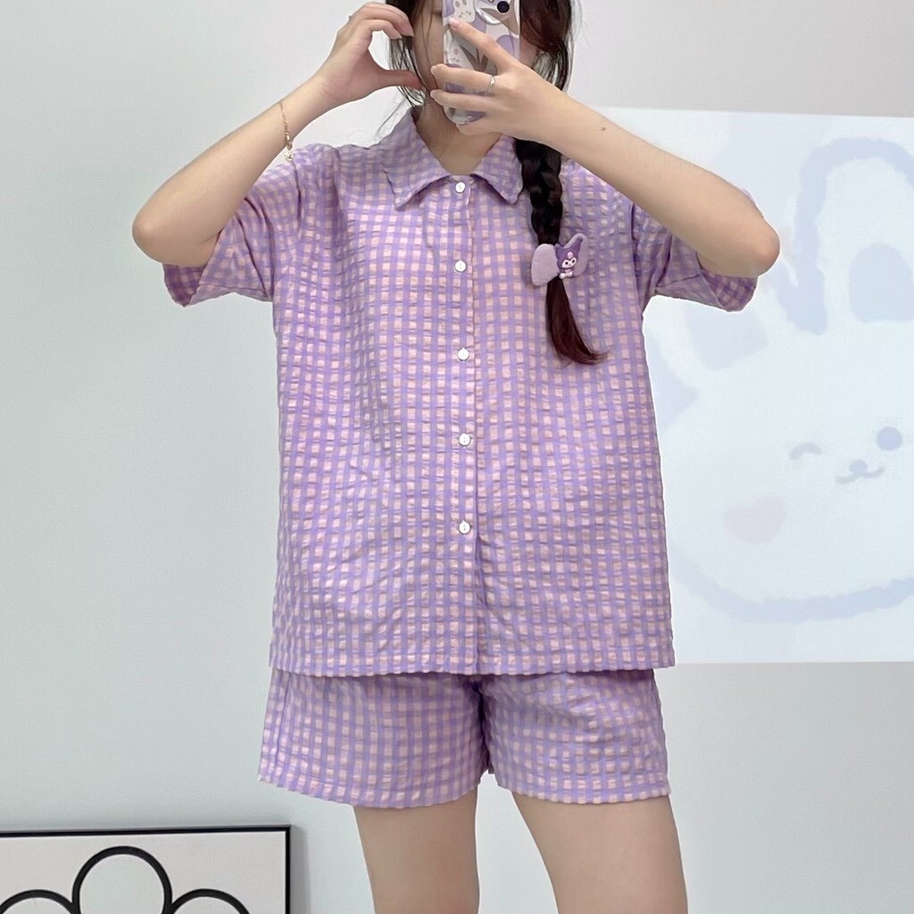 Không chỉ trang phục đời thường, Thanh Thuỷ còn yêu thích diện đồ ngủ với mức giá khoảng 130 ngàn đồng mà đẹp như một nàng công chúa nhỏ thế này đây!