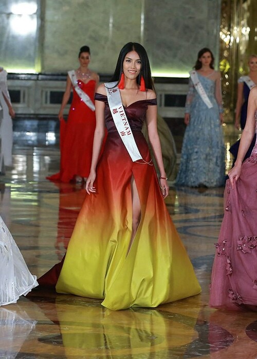 Tại Miss World 2015, Lan Khuê đạt thành tích nổi bật khi lọt vào top 11 chung cuộc nhờ chiến thắng giải bình chọn của khán giả. Cô cũng xuất sắc giành giải thưởng phụ World Fashion Designer Award (Giải thưởng Nhà thiết kế thời trang thế giới).