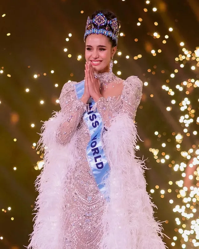 Opal Suchata nhìn như chị em sinh đôi với một cựu Miss World, là vô tình hay cố ý? - 7