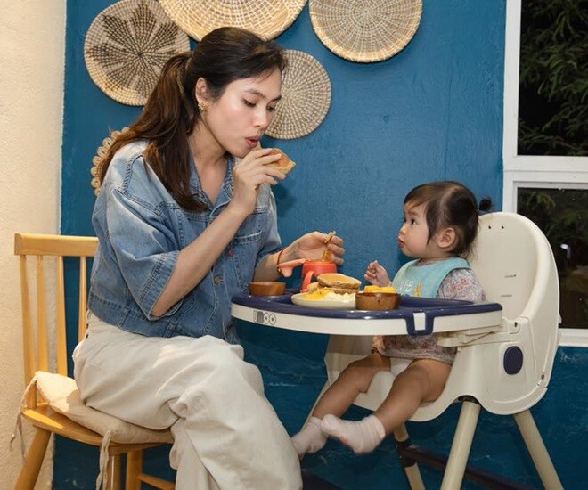Hình ảnh đời thường của Á hậu Hoàng My sau khi có con.