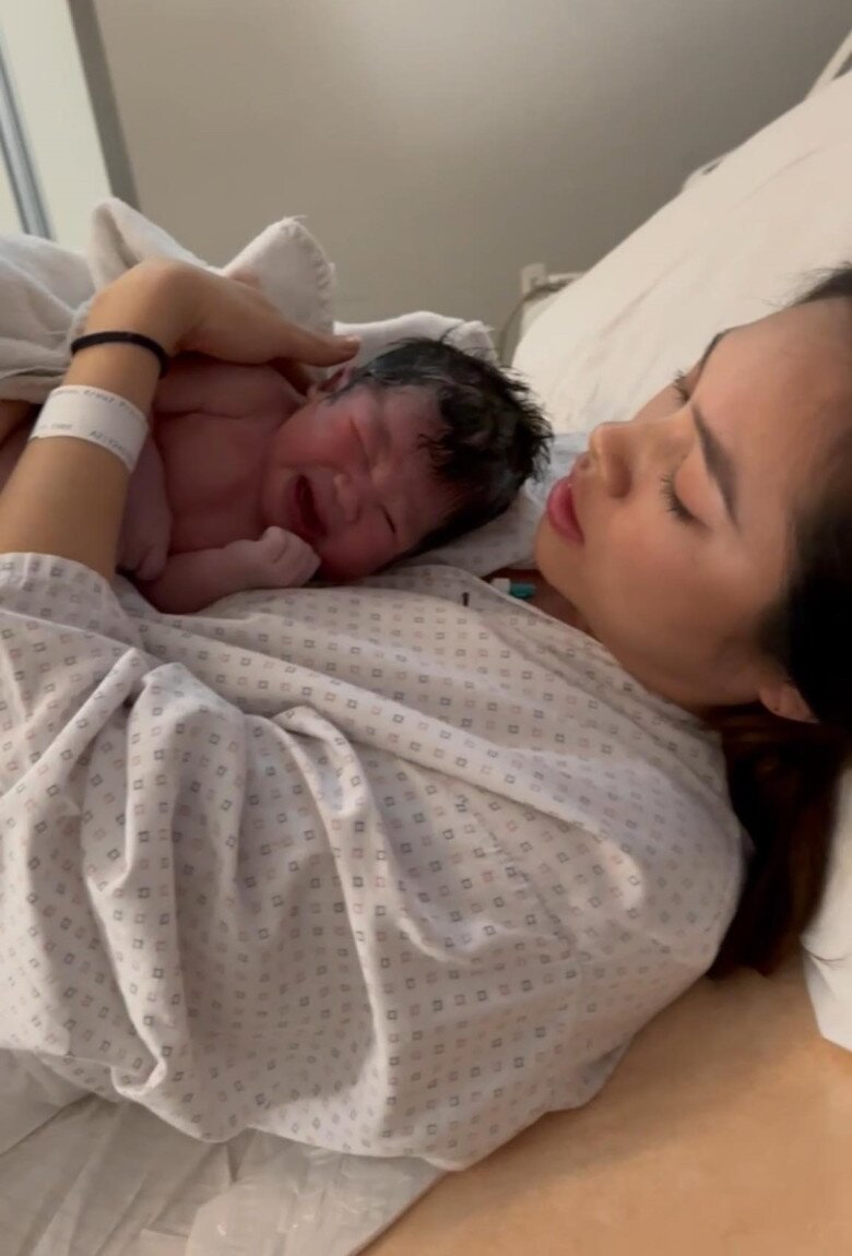 Nàng Á hậu có con sau khi điều trị xong bệnh lạ, túi nước bẩm sinh trong ổ bụng.