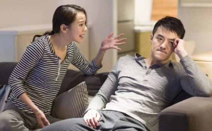 Tôi nói muốn ly hôn người vợ ăn hoang phá hoại, nào ngờ vợ tức giận ném cốc nước xuống nền nhà rồi quát vào mặt chồng. (Ảnh minh họa)