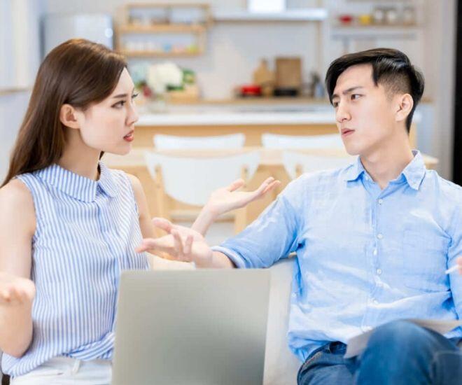 Chúng tôi cãi nhau nhiều hơn, anh không còn tin tưởng giao tiền cho vợ giữ nữa. (Ảnh minh họa)