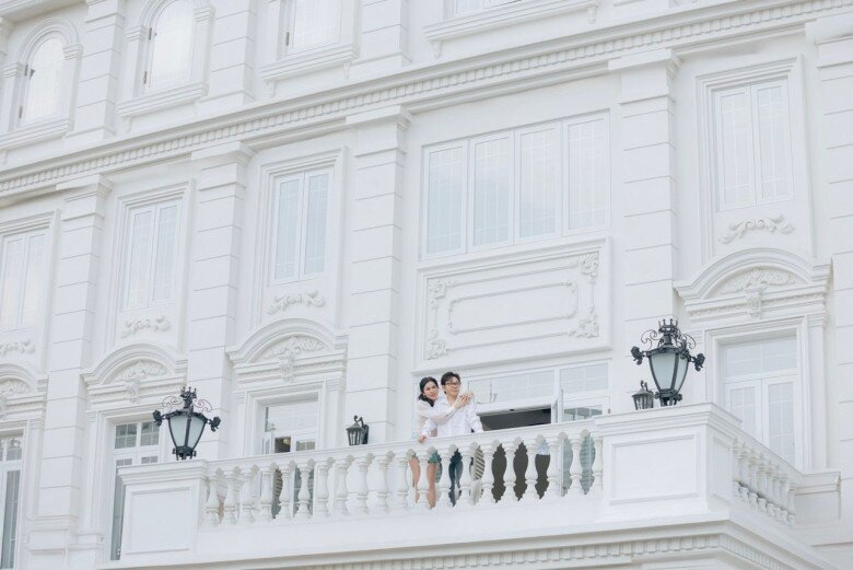 Cặp đôi sống trong biệt thự 200 tỷ.