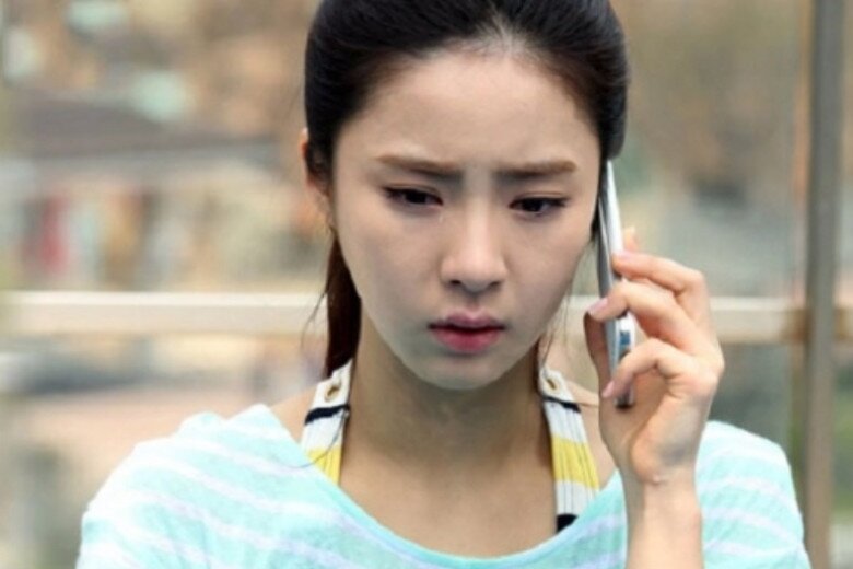 Tôi gọi điện khoe với mẹ sắp mua xe hơi. (Ảnh minh họa)
