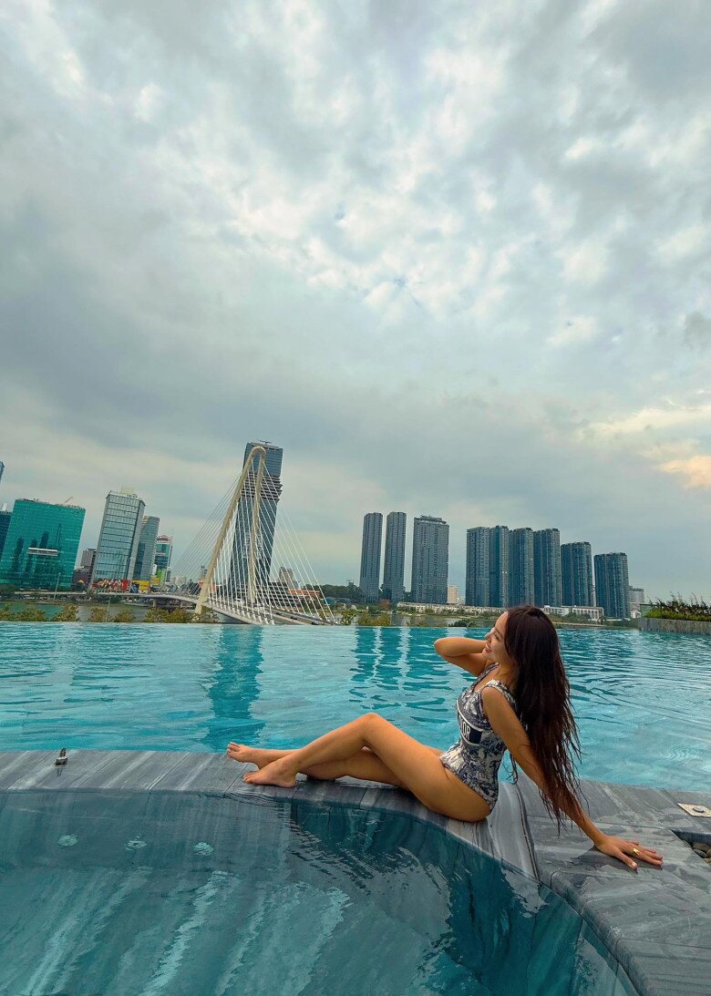 Vóc dáng của nữ MC sau khi sinh con thứ 2.