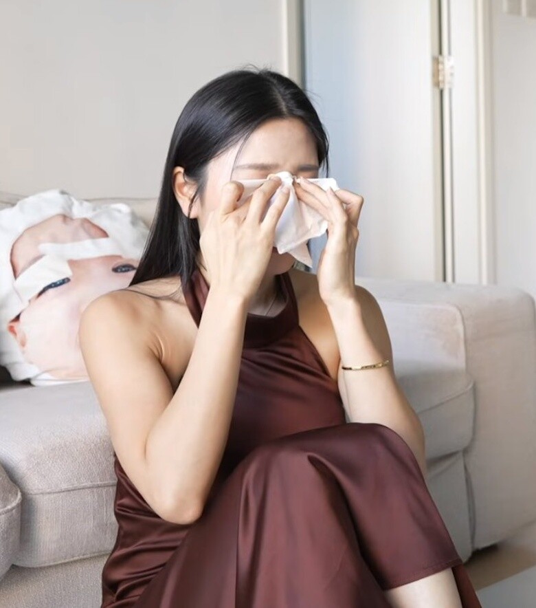 Cô rất đau lòng khi thai nhi có khả năng bị dị tật cao.