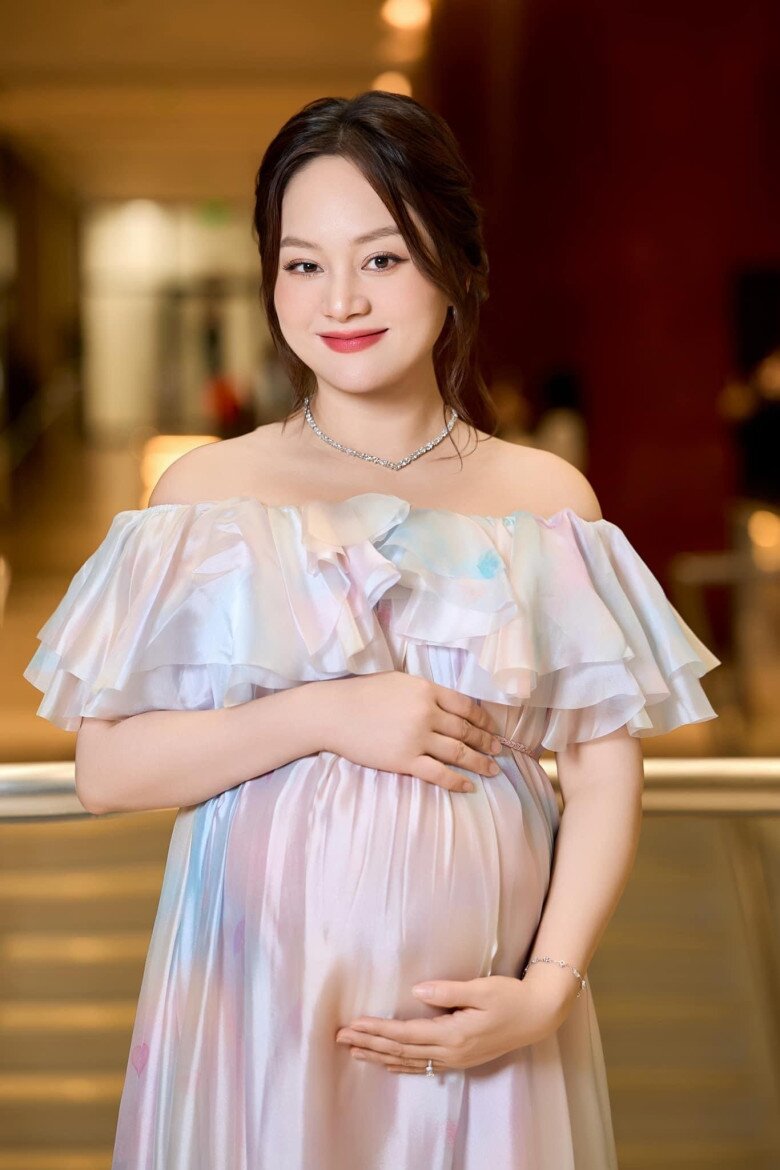 Lan Phương cho biết lần mang thai thứ 2 cô nghén nặng hơn hồi bầu Lina.