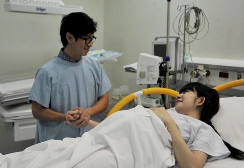 Cả 4 lần Minh Hà sinh con, Lý Hải luôn túc trực để chăm sóc cho vợ.