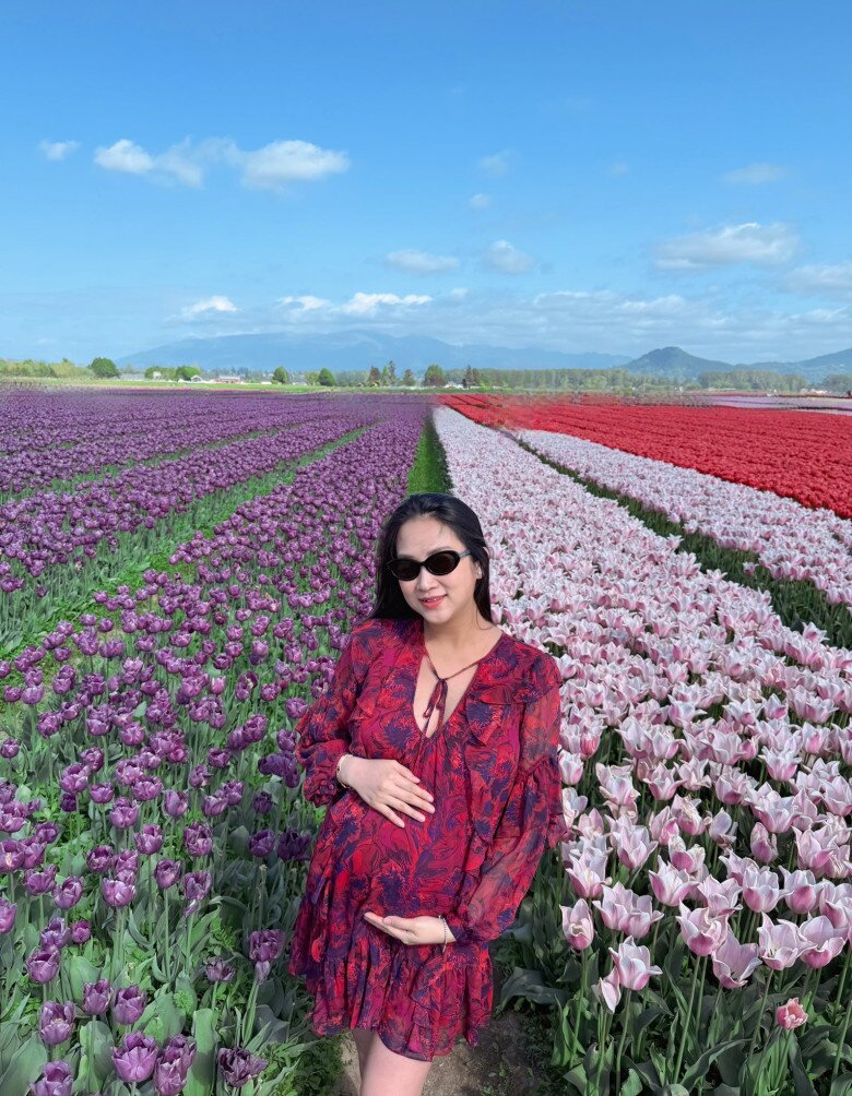 Mỗi bức hình, mỗi ánh nhìn đều toát lên sự trân trọng, nâng niu từng khoảnh khắc thiêng liêng của hành trình làm mẹ. Hành trình bầu bí thầm lặng, giữ kín hạnh phúc riêng tư của Yến Phương càng khiến người hâm mộ thêm cảm phục.