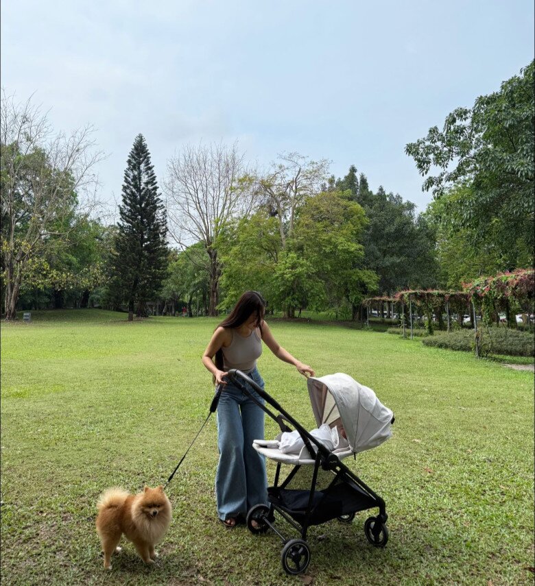 Mẹ bỉm thoải mái về tinh thần và hạnh phúc để vừa chăm con, vừa chăm sóc cơ thể sau sinh.
