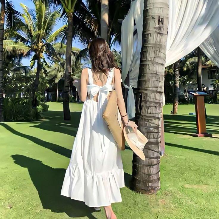 Những kiểu đầm hở lưng cũng là một lựa chọn hay ho cho chị em 
