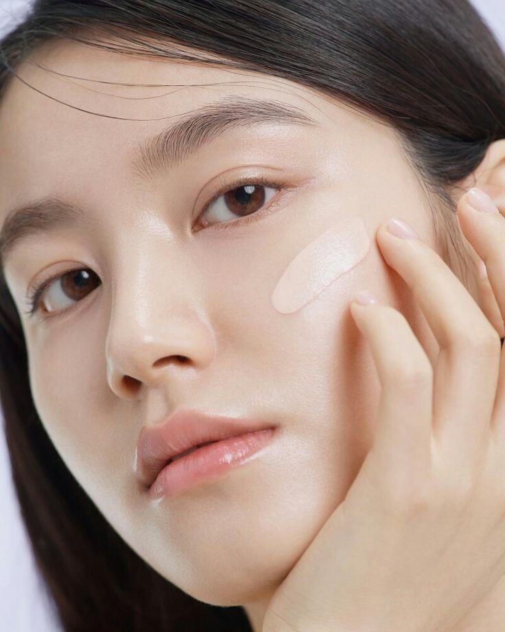Kem chống nắng có màu sẽ là lựa chọn tối ưu để có lớp nền tự nhiên, nhẹ nhàng mà vẫn chống lại được tia UV