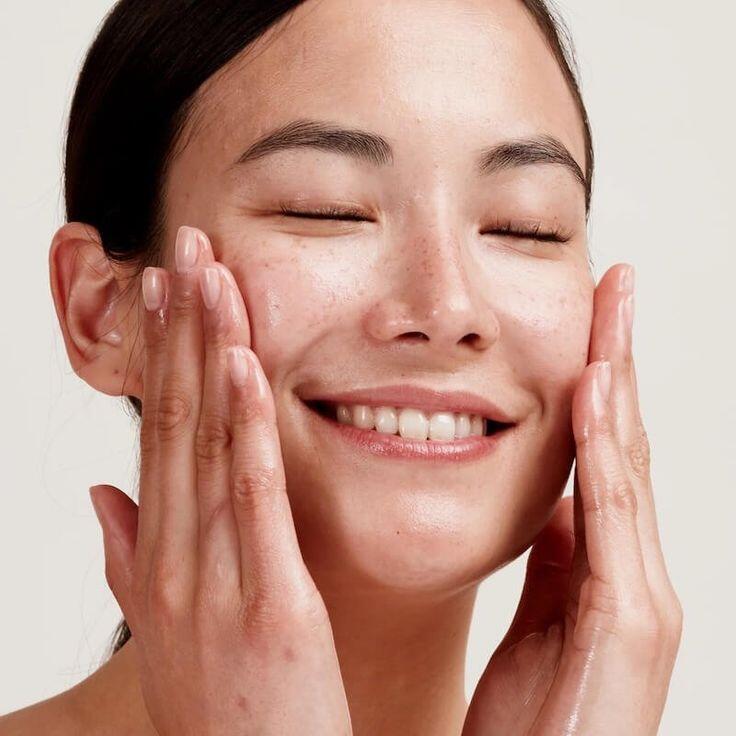 Kem dưỡng không đơn thuần là cấp ẩm mà còn là bước tăng cường hàng rào bảo vệ da trước các tác nhân từ môi trường
