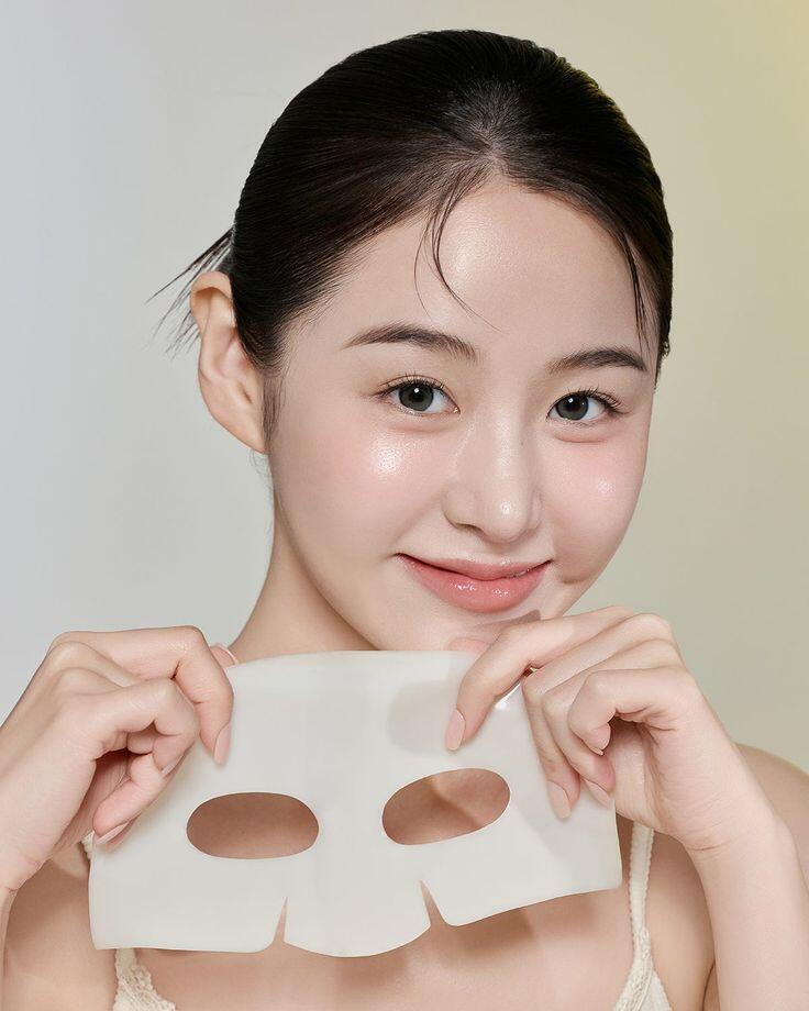Mặt nạ HA giúp làn da giữ ẩm dài lâu, tạo cảm giác căng mịn và mọng nước.