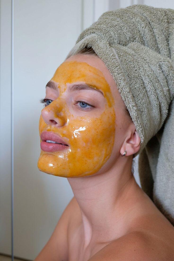 Mặt nạ chứa vitamin C giúp làm sáng da, hỗ trợ giảm thâm và phục hồi da sau tổn thương.