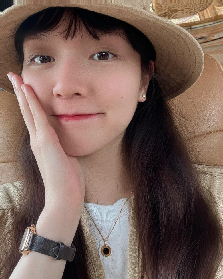 Tuy nhiên, cũng không ít cư dân mạng cho rằng mái tóc không được chăm chút kỹ càng khiến hình ảnh cô trở nên mệt mỏi, kém sức sống và có phần dìm visual của Hải Tú. 