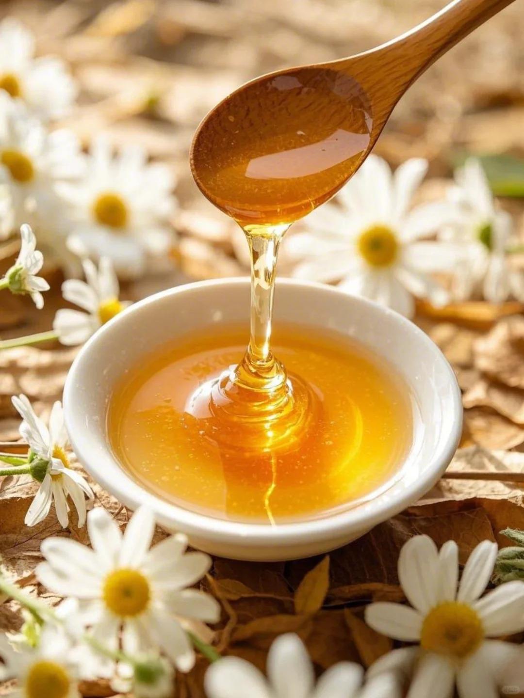 Mật ong được nhiều chị em dùng trong việc dưỡng da.