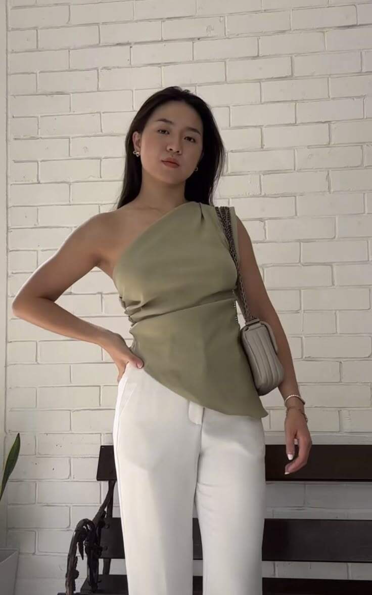 Kiểu áo lệch vai sẽ là giải pháp cho hội chị em vai rộng