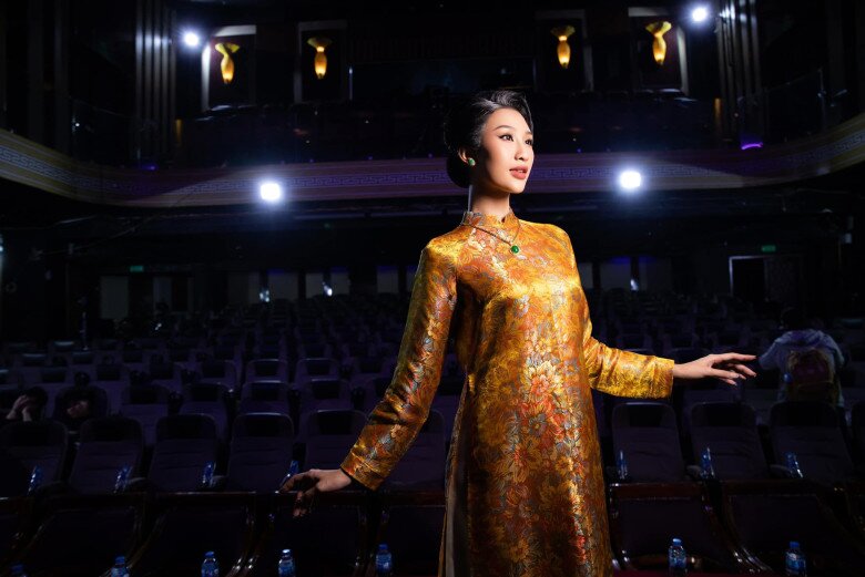 Phạm Thư không chỉ là một người mẫu đắt show mà còn là một sinh viên trường Sân khấu - Điện ảnh 