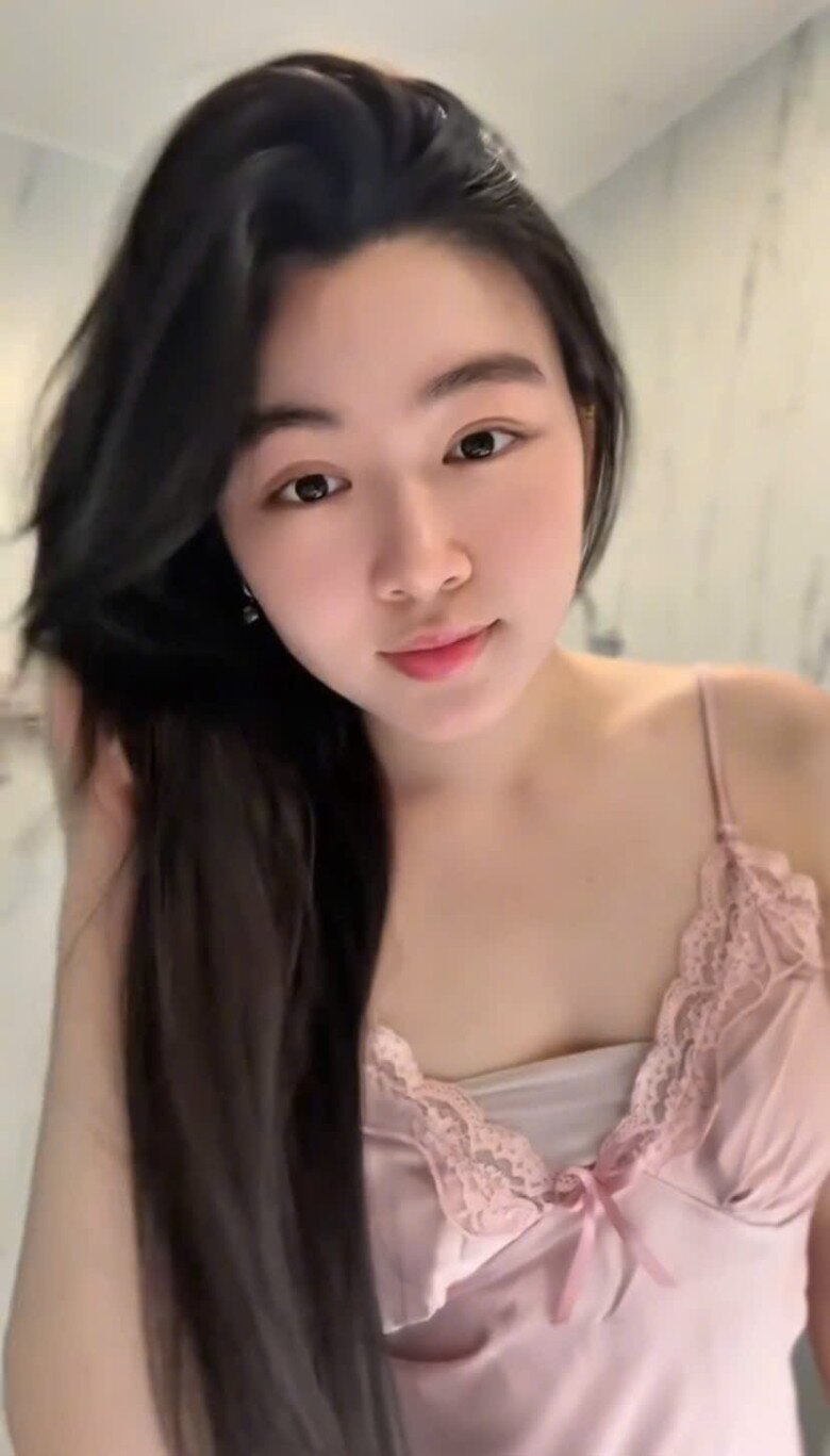 Mặt mộc xinh đẹp đáng ngưỡng mộ của Lọ Lem