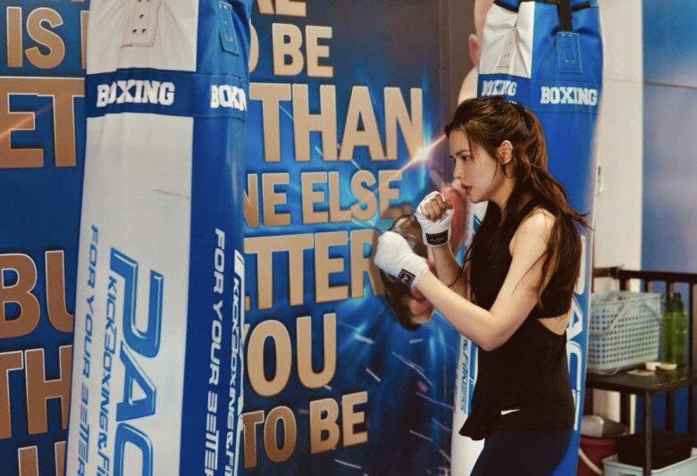 Ngoài ra, nữ diễn viên cũng yêu thích các môn như boxing, gym để tăng cường thể lực. 